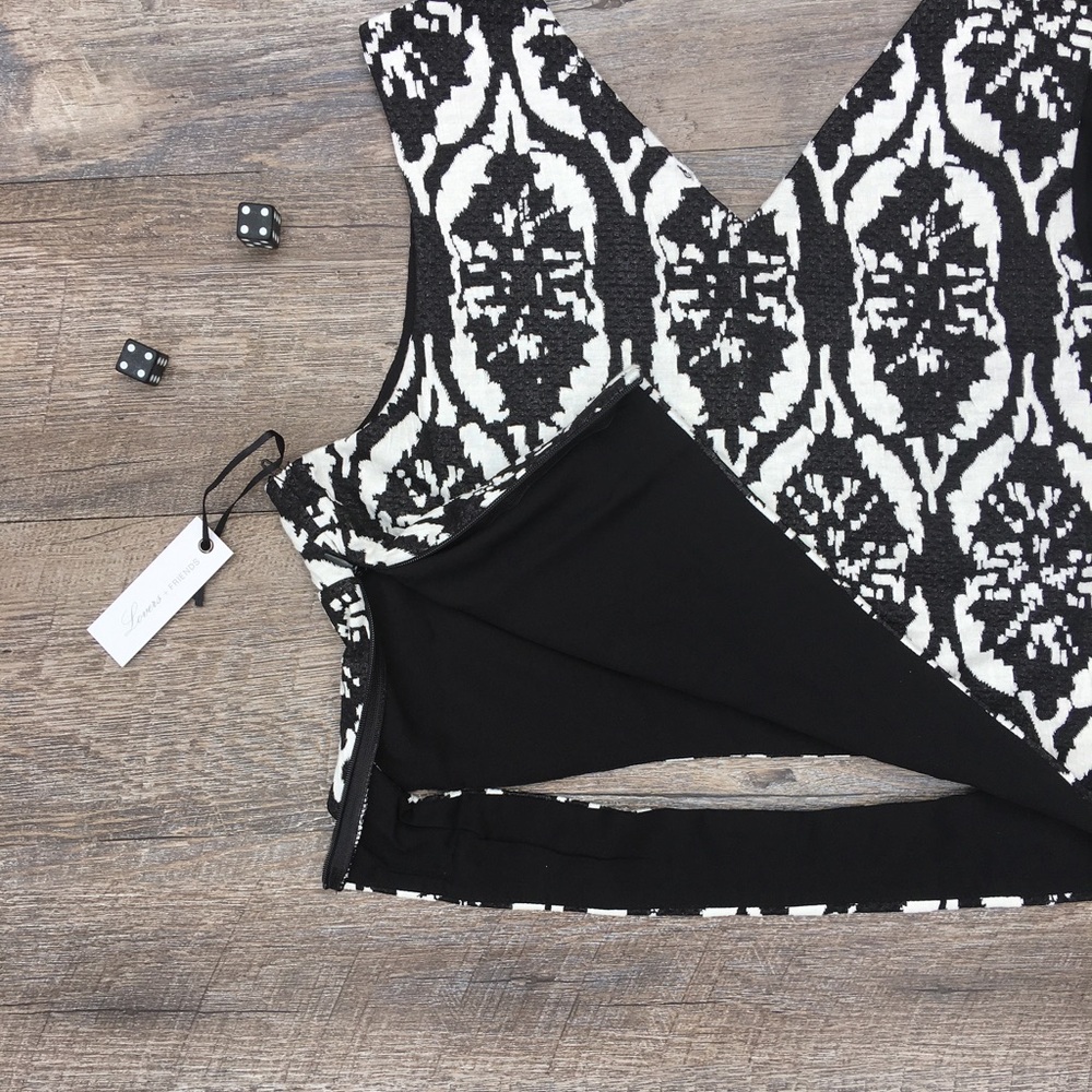 LOVERS + FRIENDS CUT OUT CROP TOP - Picture 6 of 8